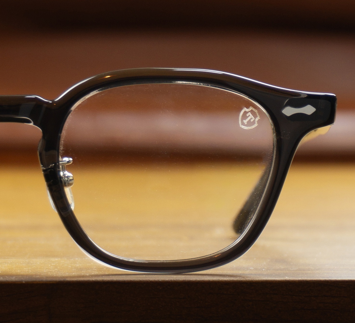 Mazzucchelli acetate detail